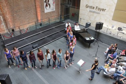 Cero Dos Tres in de Foyer van de Philharmonie